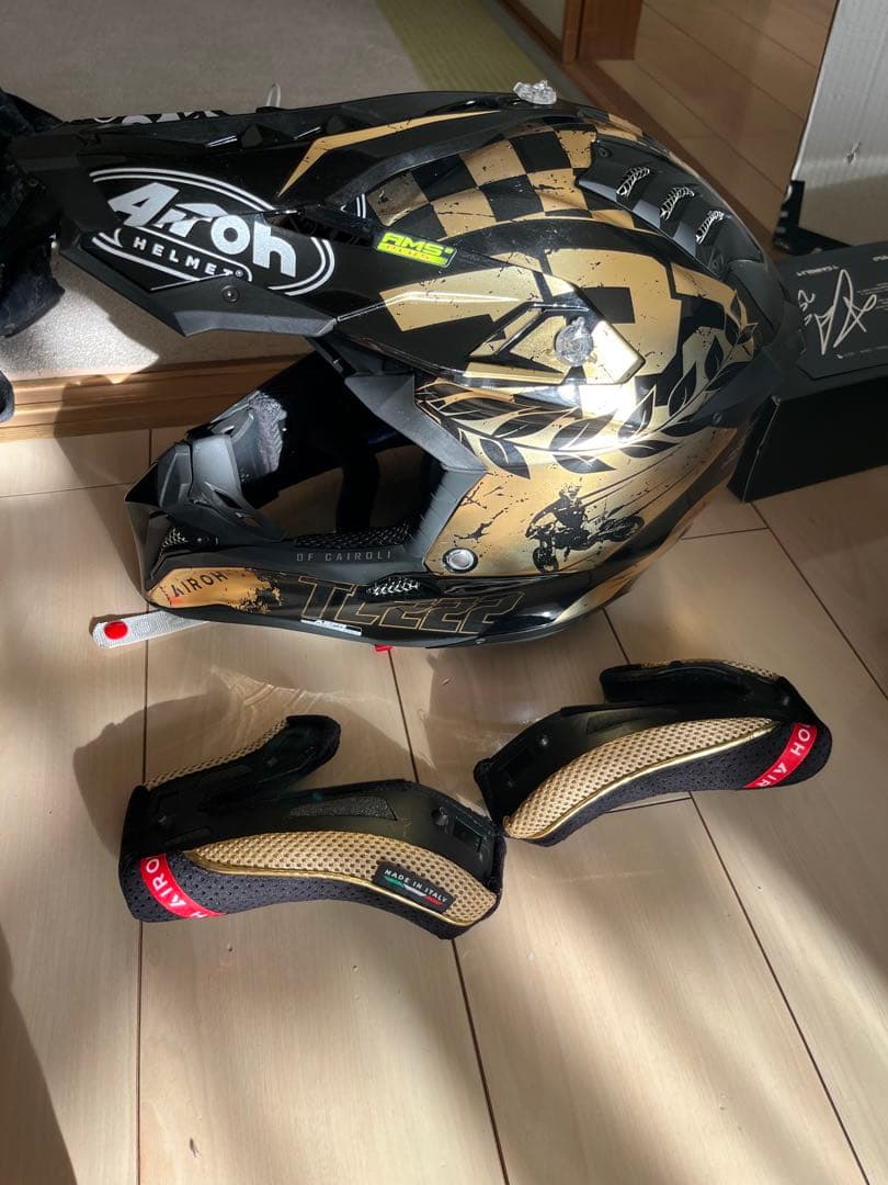 セキュリティ・セーフティ Airoh Aviator 3 TC 222 THE legend