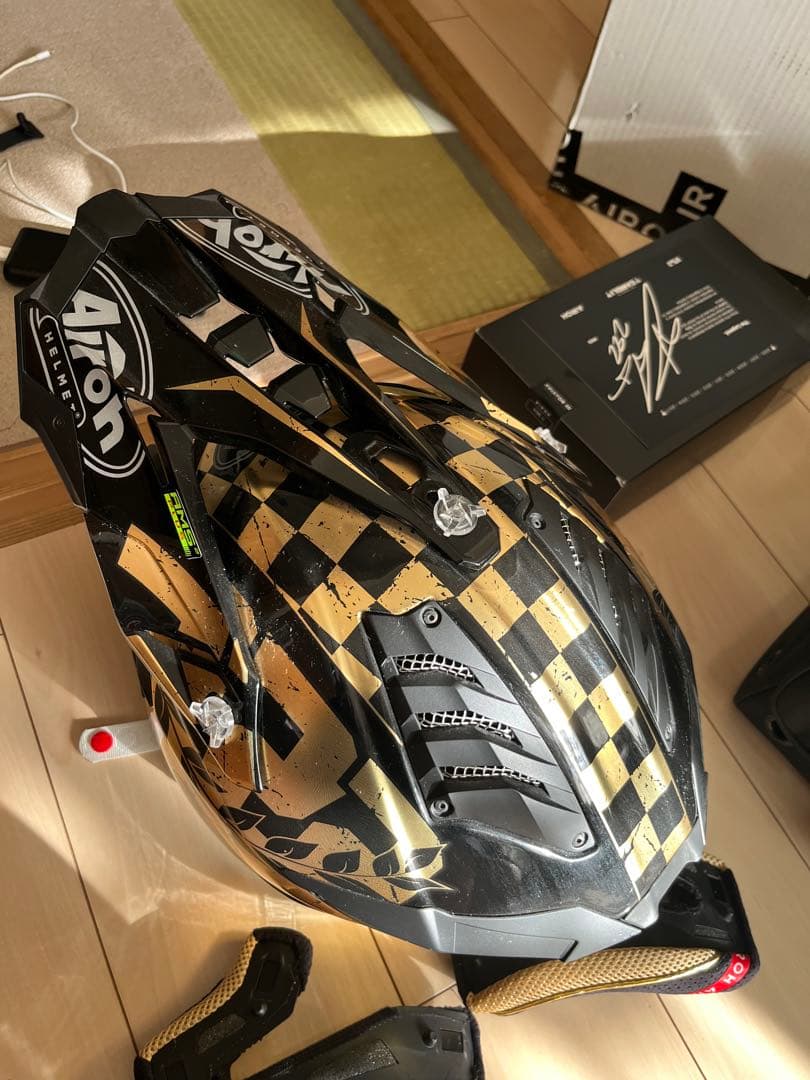 セキュリティ・セーフティ Airoh Aviator 3 TC 222 THE legend