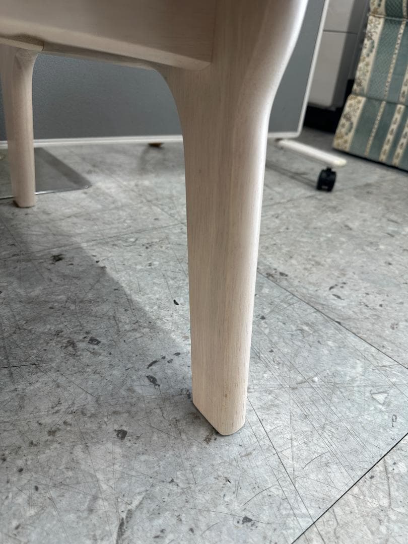 ニトリ　ダイニングチェア　リラックスワイド　オレンジ