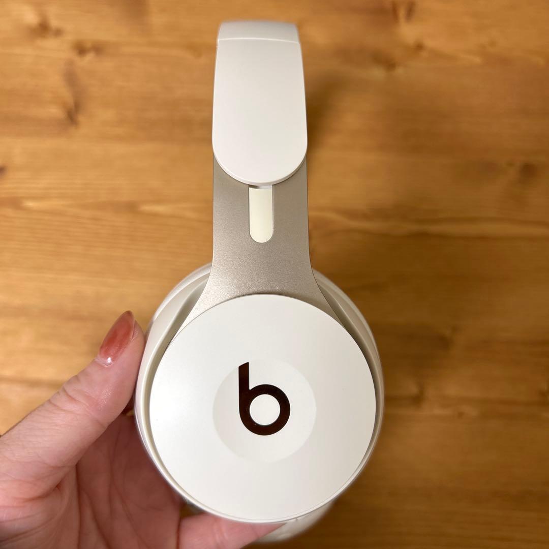 Beats SOLO PRO ワイヤレスヘッドホン ホワイト