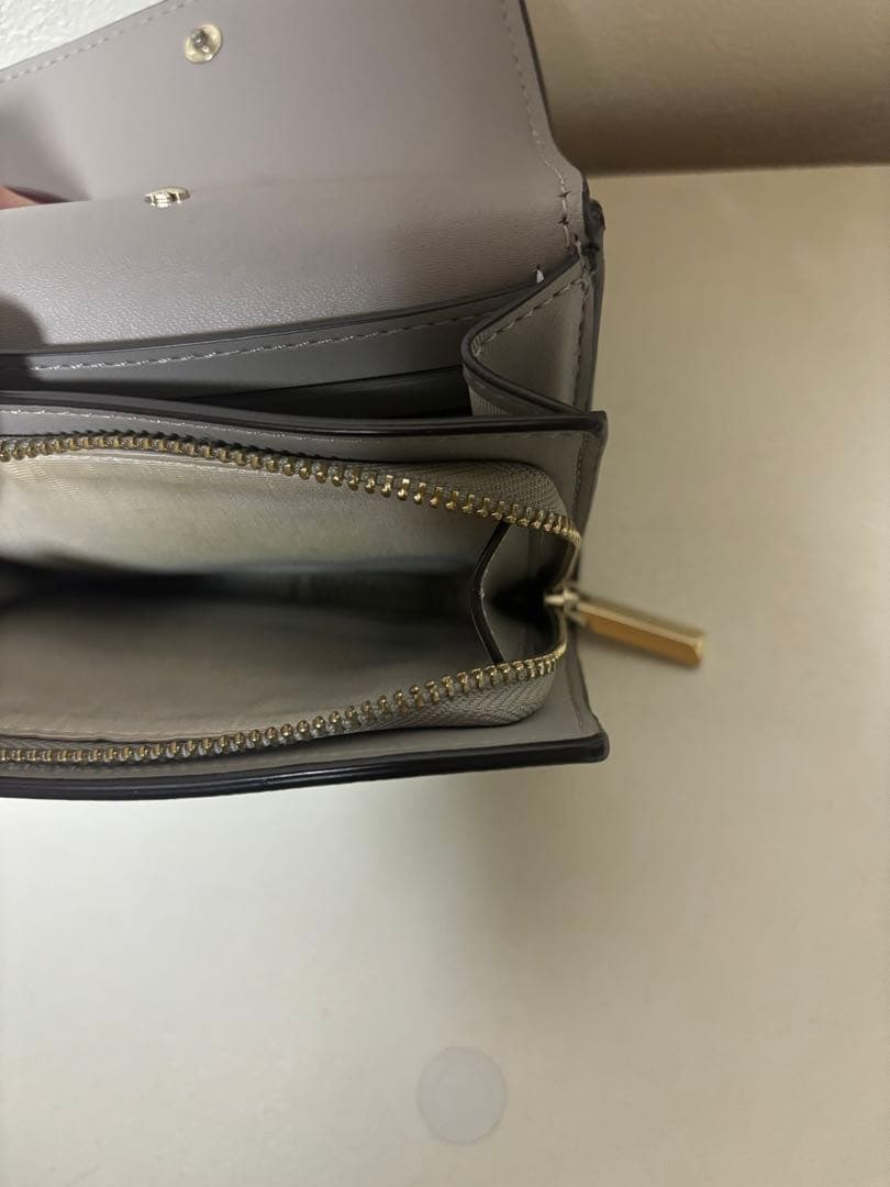 【美品(箱付き)】kate spade(ケイトスペード)二つ折り財布
