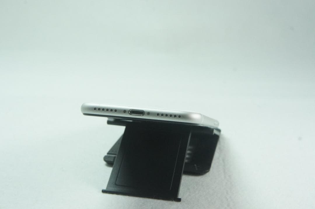 ☆☆美品　iPhone SE2 ホワイト 128GB SIMフリー☆☆