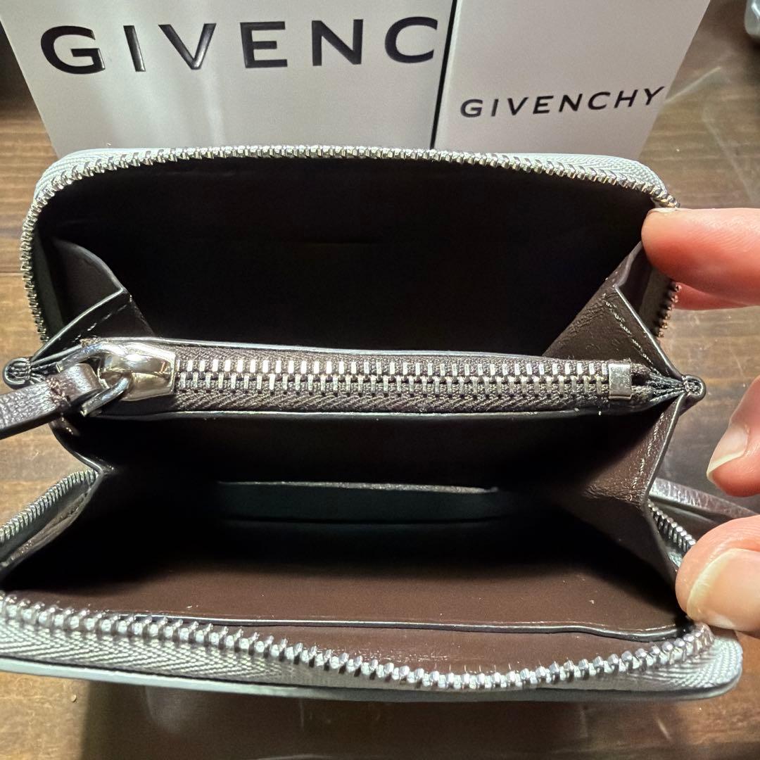 美品‼️GIVENCHY シルバー ケース