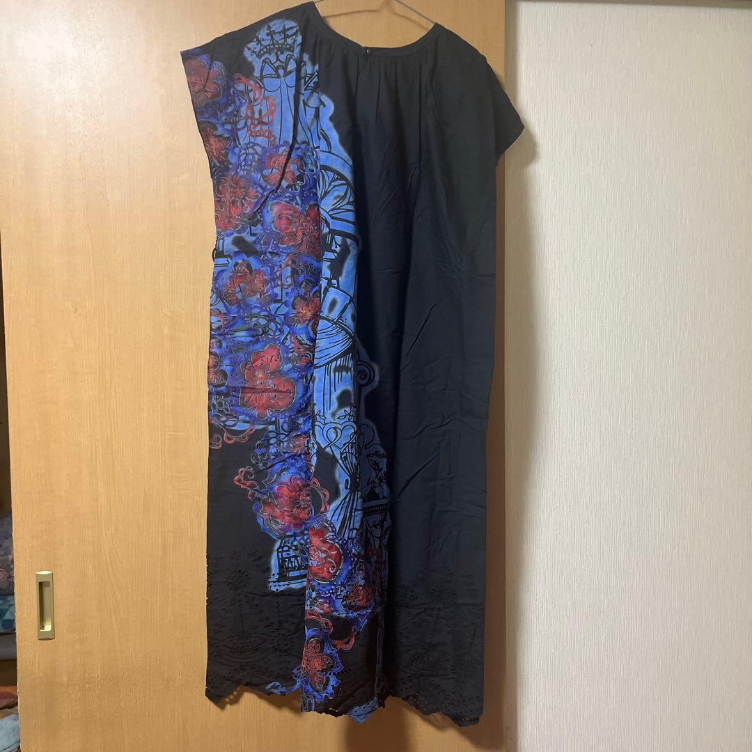 YOKANG 黒と青の花柄刺繍ノースリーブワンピース