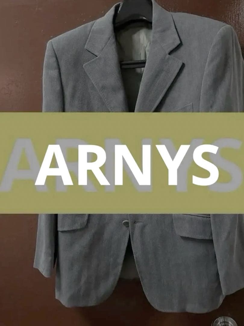 アルニスのグレー シングルブレストジャケット素晴らしい高級ラインです。流通なし