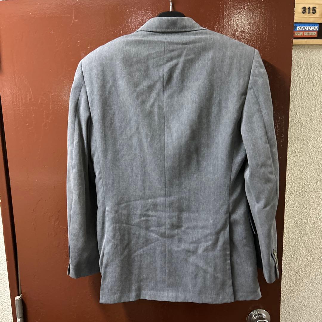 アルニスのグレー シングルブレストジャケット素晴らしい高級ラインです。流通なし