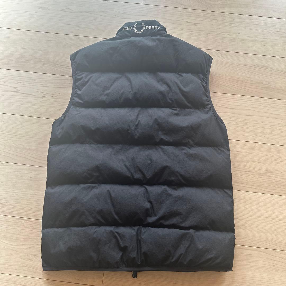 フレッドペリー　ブラック　ダウンベストM