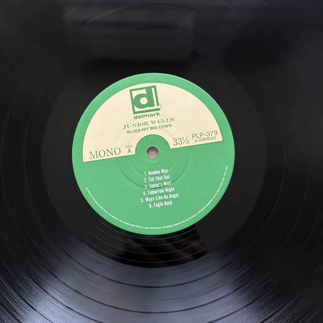 Junior Wells – Blues Hit Big Town