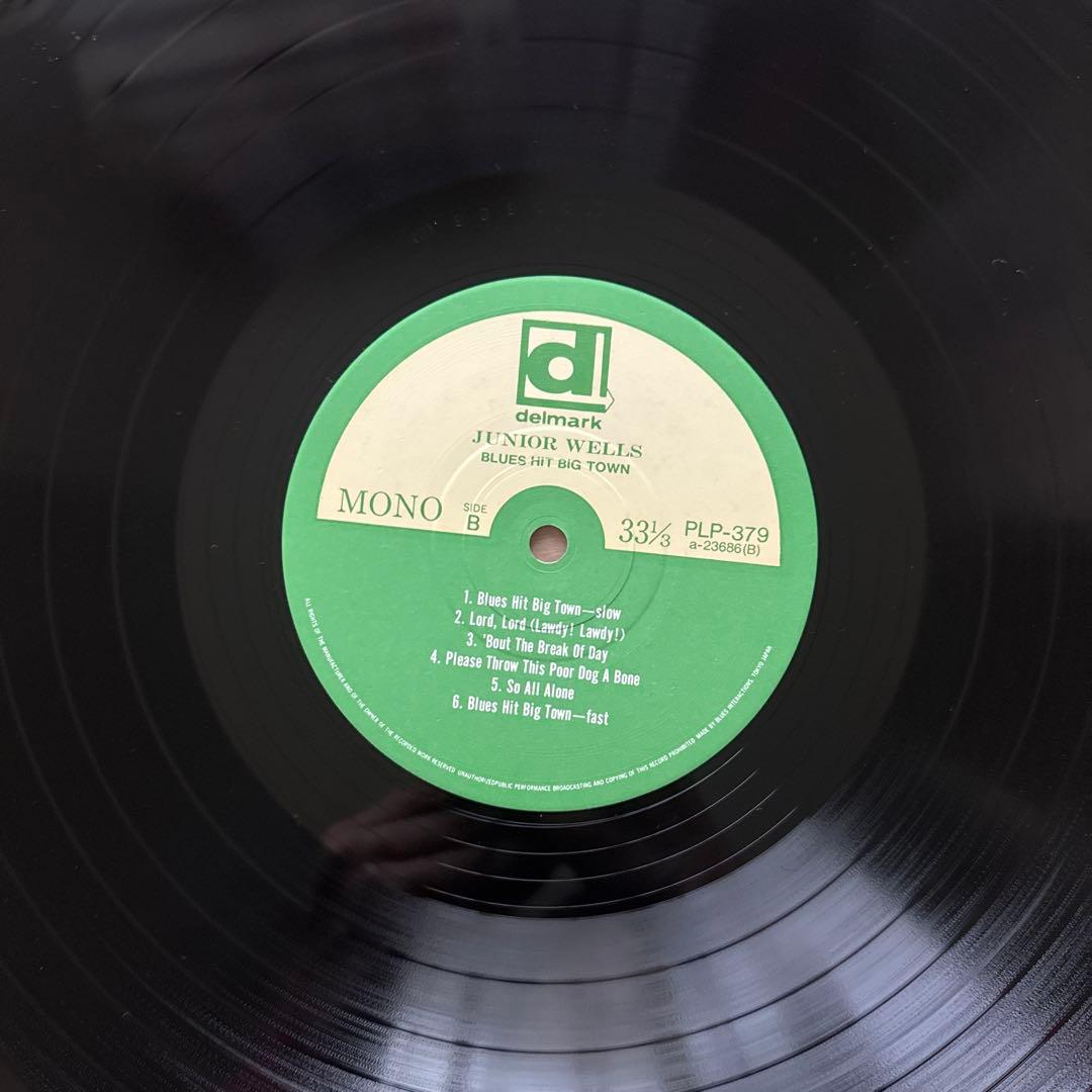 Junior Wells – Blues Hit Big Town