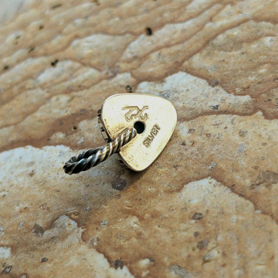 ハンドメイドの入りコン沢トップ　　ペンダントトップ　　糸魚川翡翠