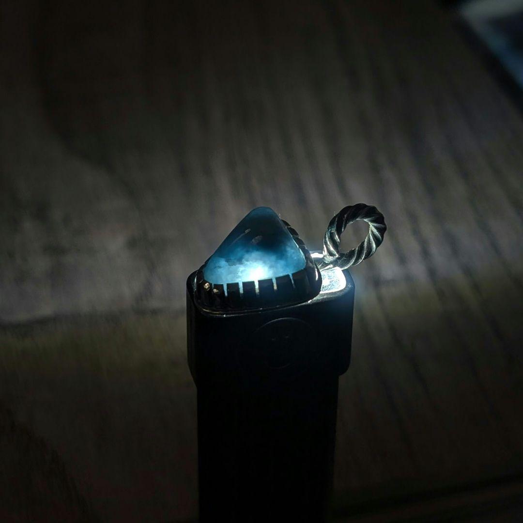 ハンドメイドの入りコン沢トップ　　ペンダントトップ　　糸魚川翡翠