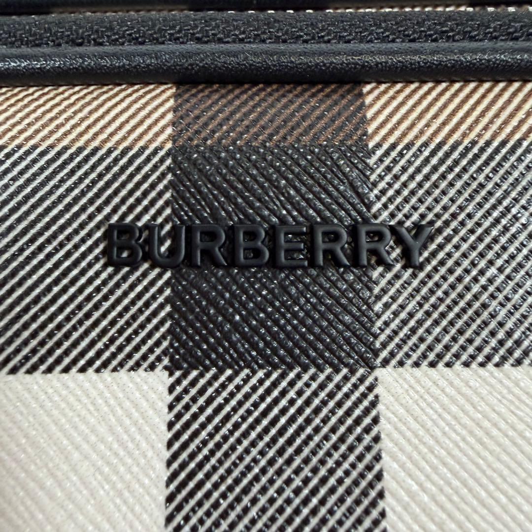 【未使用に近い】【現行】バーバリー　パディバッグ　チェック柄　PVC ブラウン