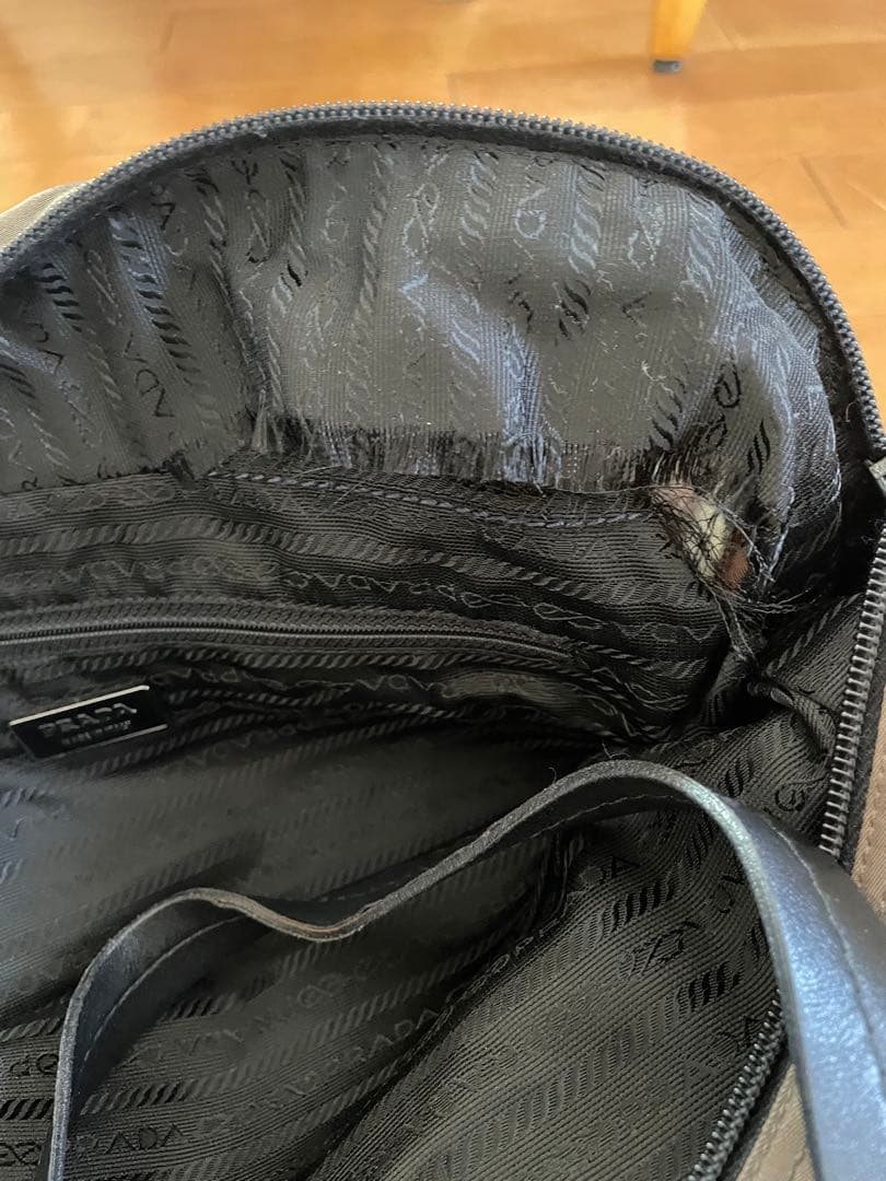 プラダ　トートバッグ　チャコールグレー