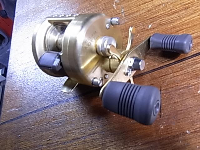 SHIMANO シマノ　カルカッタ　ゴールドリール