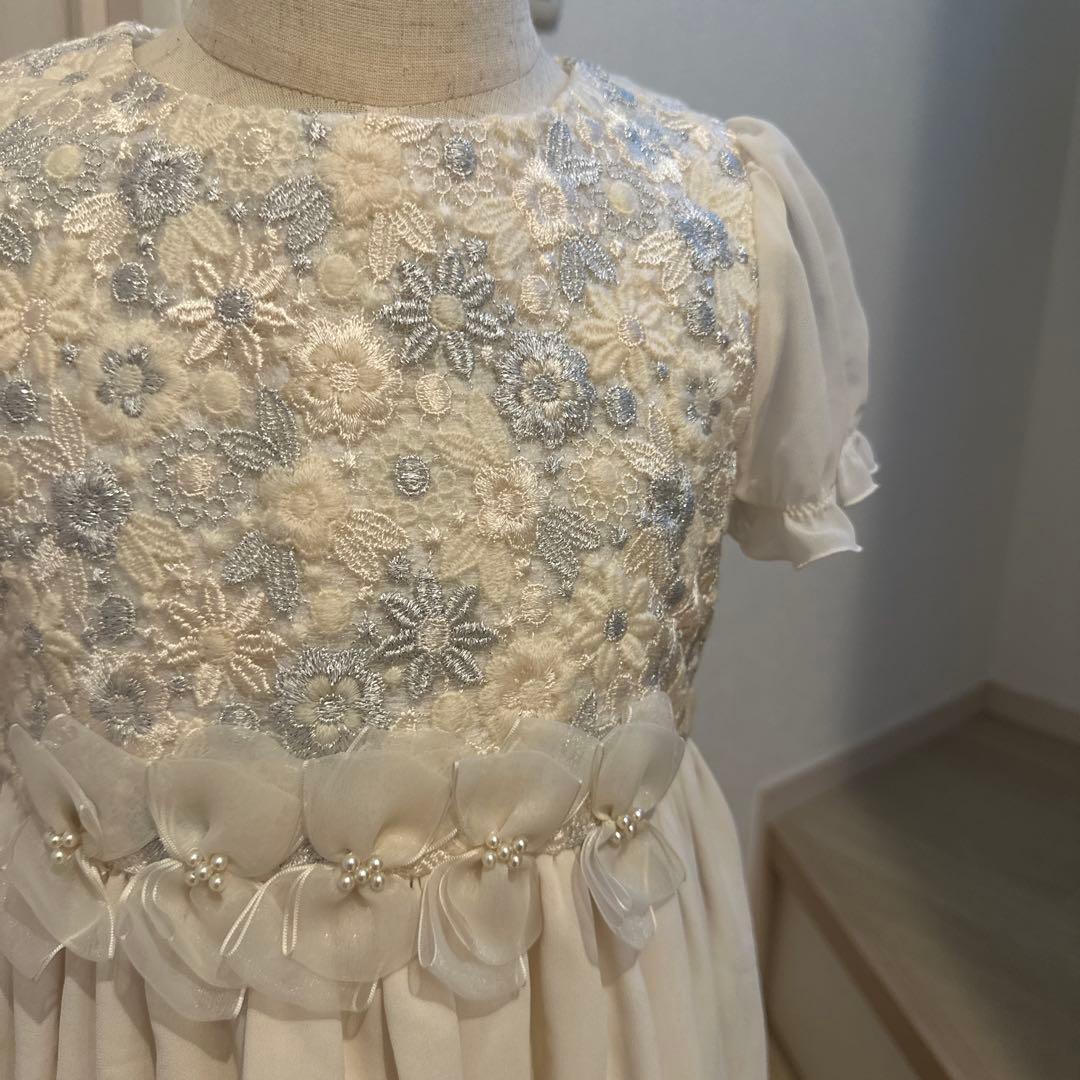 tocca ホワイト刺繍ドレス 120cm