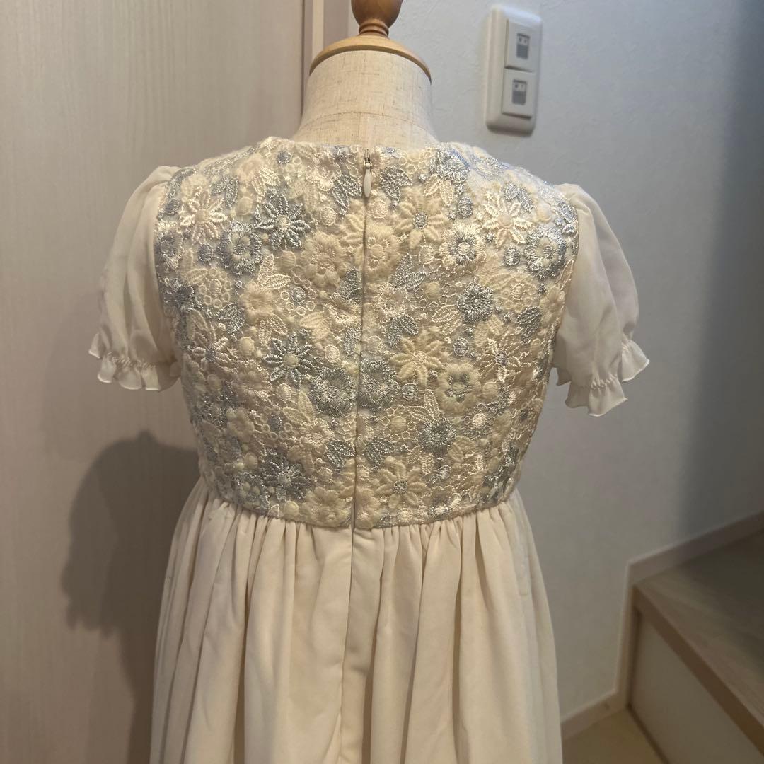 tocca ホワイト刺繍ドレス 120cm