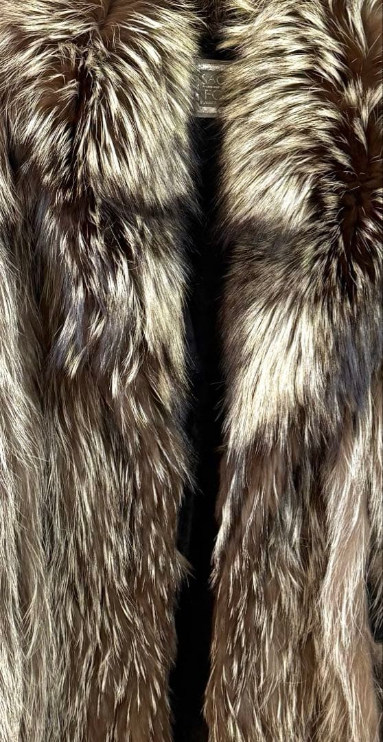 極肉厚SAGA FOX サガフォックス高級リアルファーコート　11