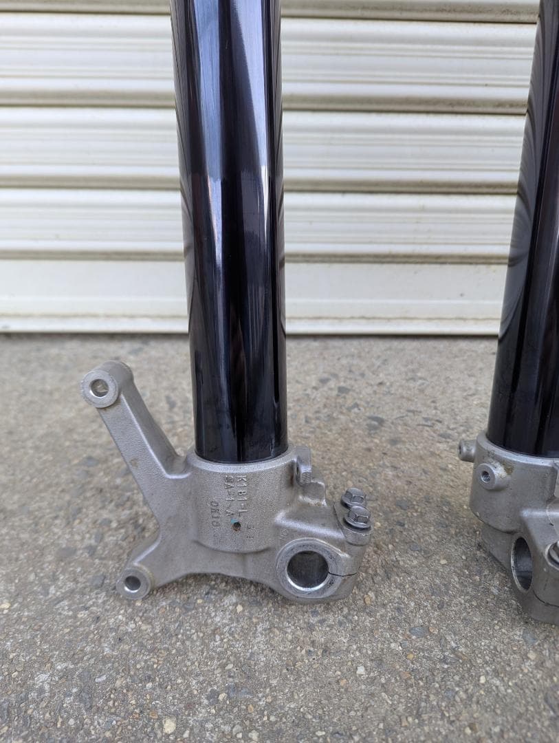 SHOWA サスペンションフォーク ゴールド/ブラック