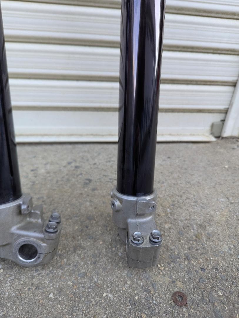 SHOWA サスペンションフォーク ゴールド/ブラック