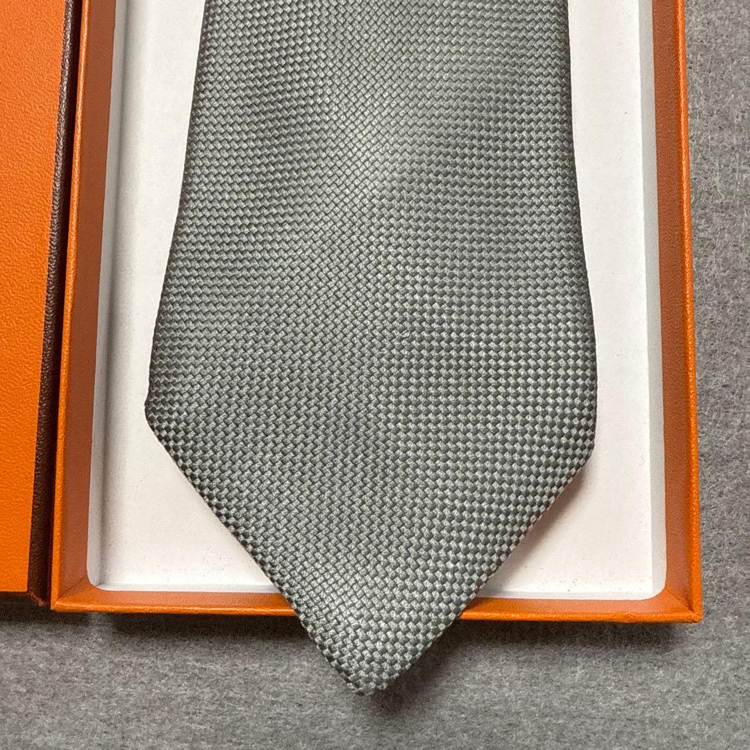 エルメス　ネクタイ　シルバー　無地　シルク