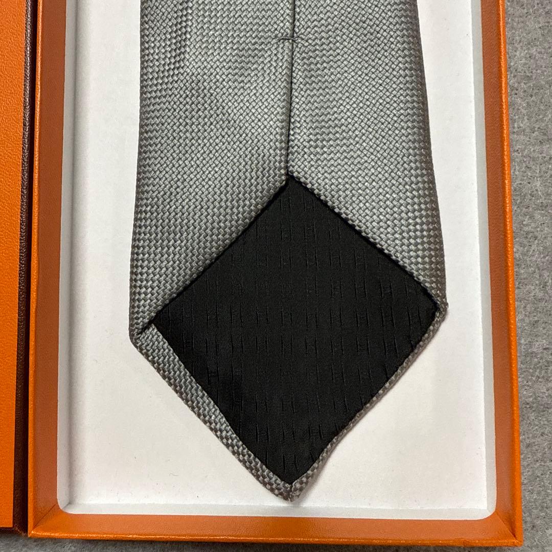 エルメス　ネクタイ　シルバー　無地　シルク