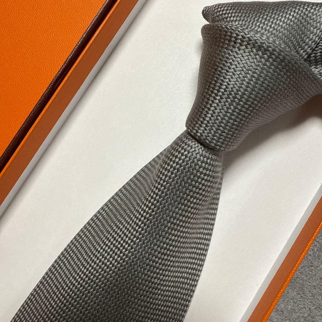 エルメス　ネクタイ　シルバー　無地　シルク