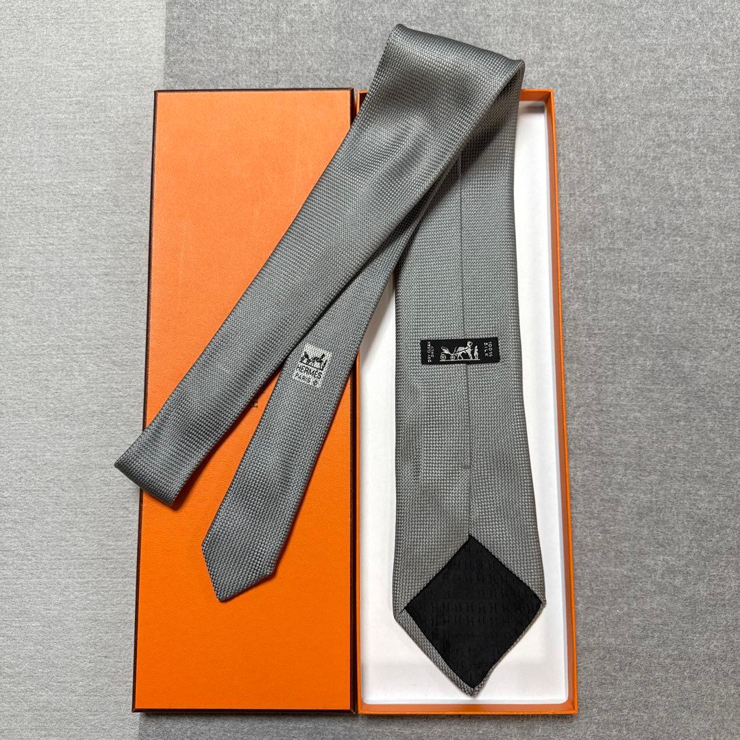 エルメス　ネクタイ　シルバー　無地　シルク