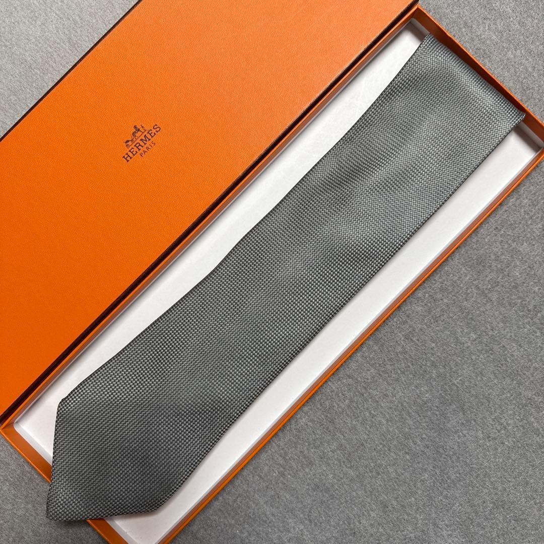 エルメス　ネクタイ　シルバー　無地　シルク