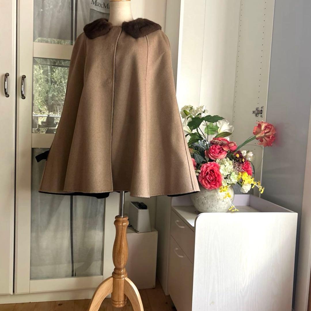 ほぼ未使用　2023〜2024年　フォクシーカシミヤ100%ミンクファーポンチョ