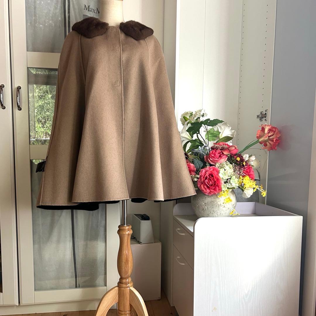 ほぼ未使用　2023〜2024年　フォクシーカシミヤ100%ミンクファーポンチョ