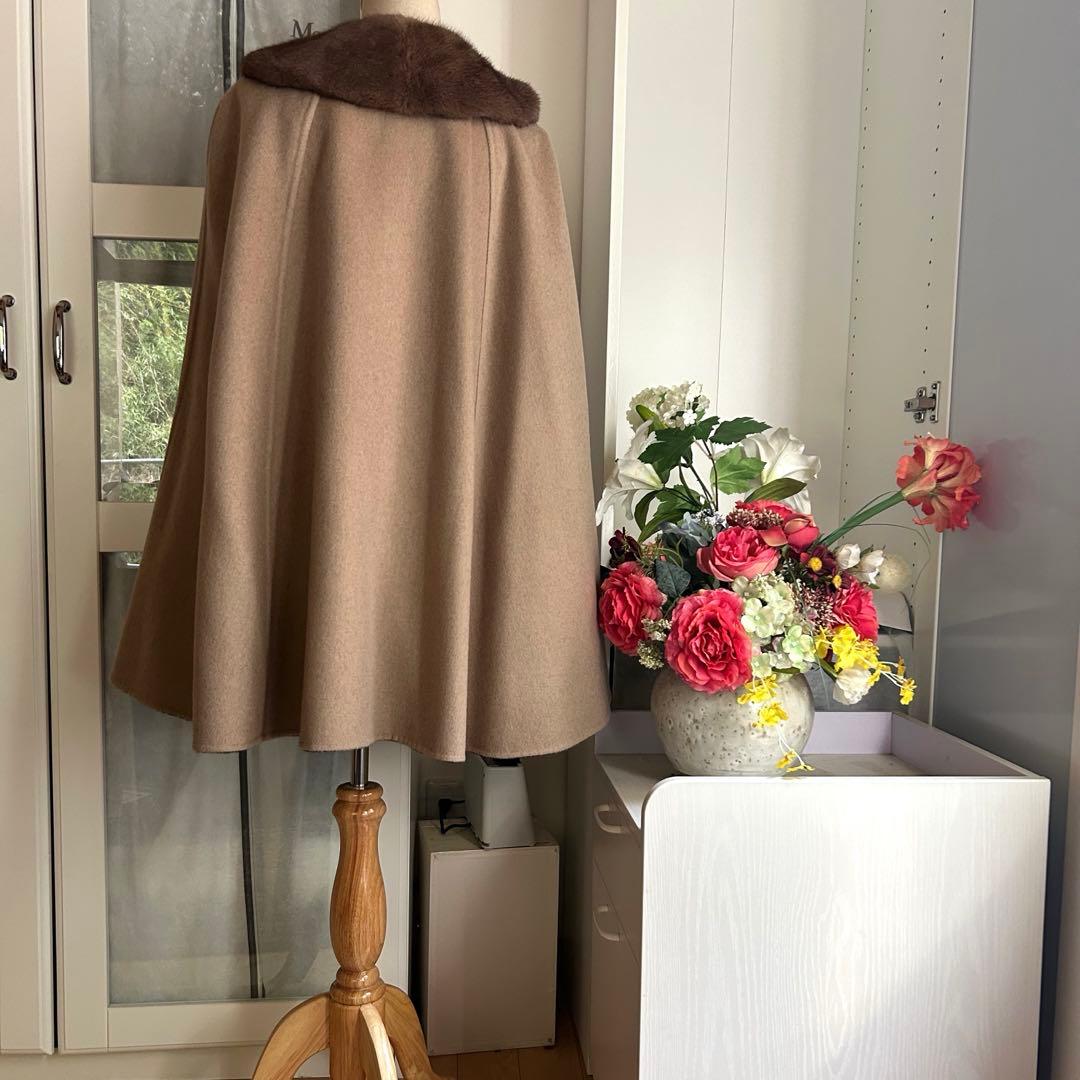 ほぼ未使用　2023〜2024年　フォクシーカシミヤ100%ミンクファーポンチョ