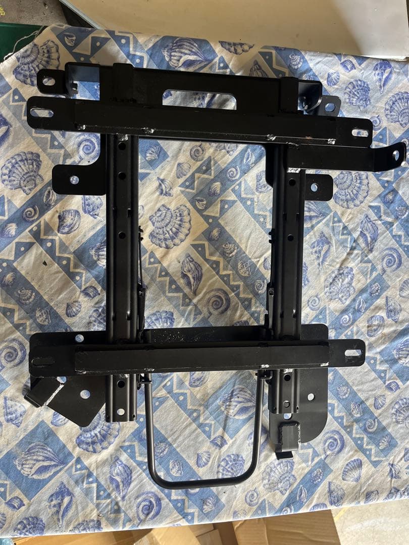 エブリイDA17系 レカロSR6.SR7等シートレール右側(取り付けボルト欠品)