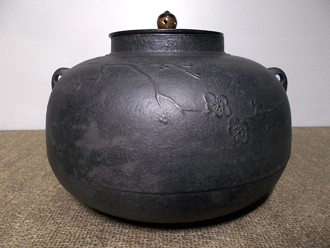 茶道具 鉄鋳物 茶釜 未使用五徳 風炉 桜地紋 底瓦 送料込み