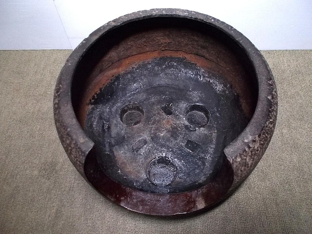 茶道具 鉄鋳物 茶釜 未使用五徳 風炉 桜地紋 底瓦 送料込み