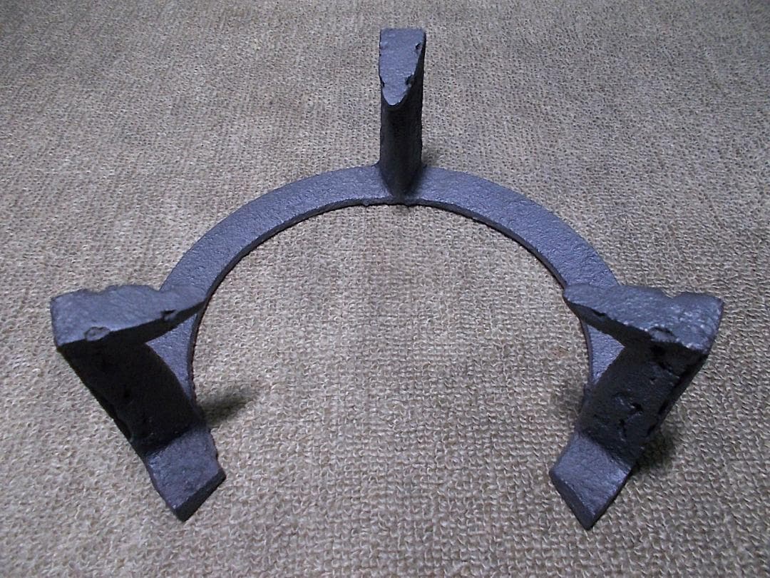 茶道具 鉄鋳物 茶釜 未使用五徳 風炉 桜地紋 底瓦 送料込み