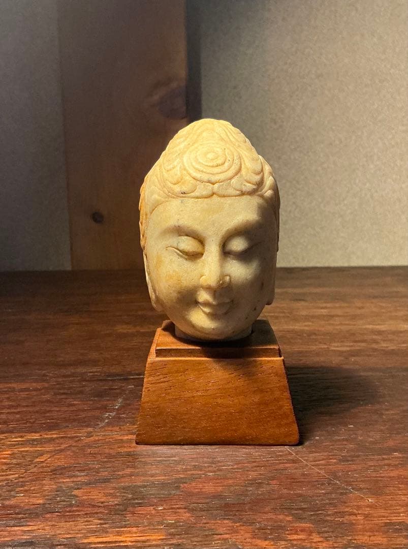 o*0様 仏頭　台付き　高さ約11.6cm　中国石仏