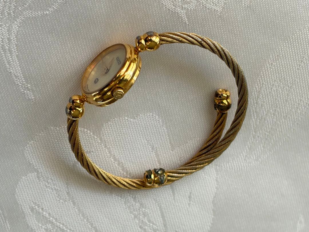 グッチGUCCI バングルウォッチ2700Lシェル　レディース 腕時計