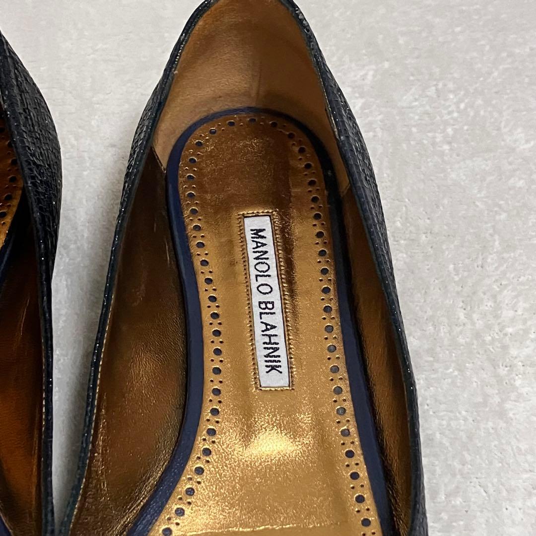 ★美品★マノロブラニク　パンプス　ハンギシ　ビジュー　ネイビー　38 フラット