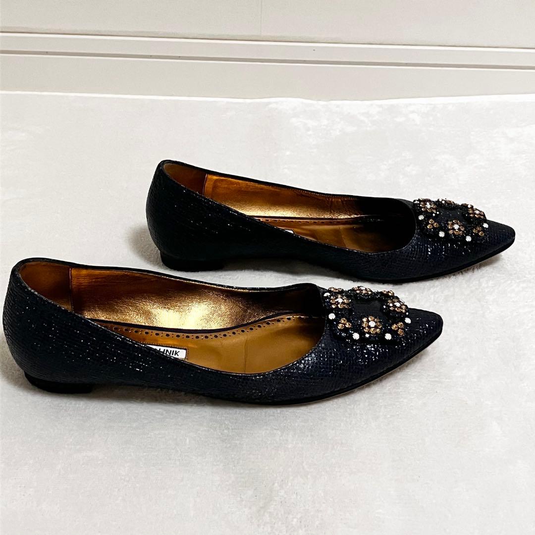 ★美品★マノロブラニク　パンプス　ハンギシ　ビジュー　ネイビー　38 フラット