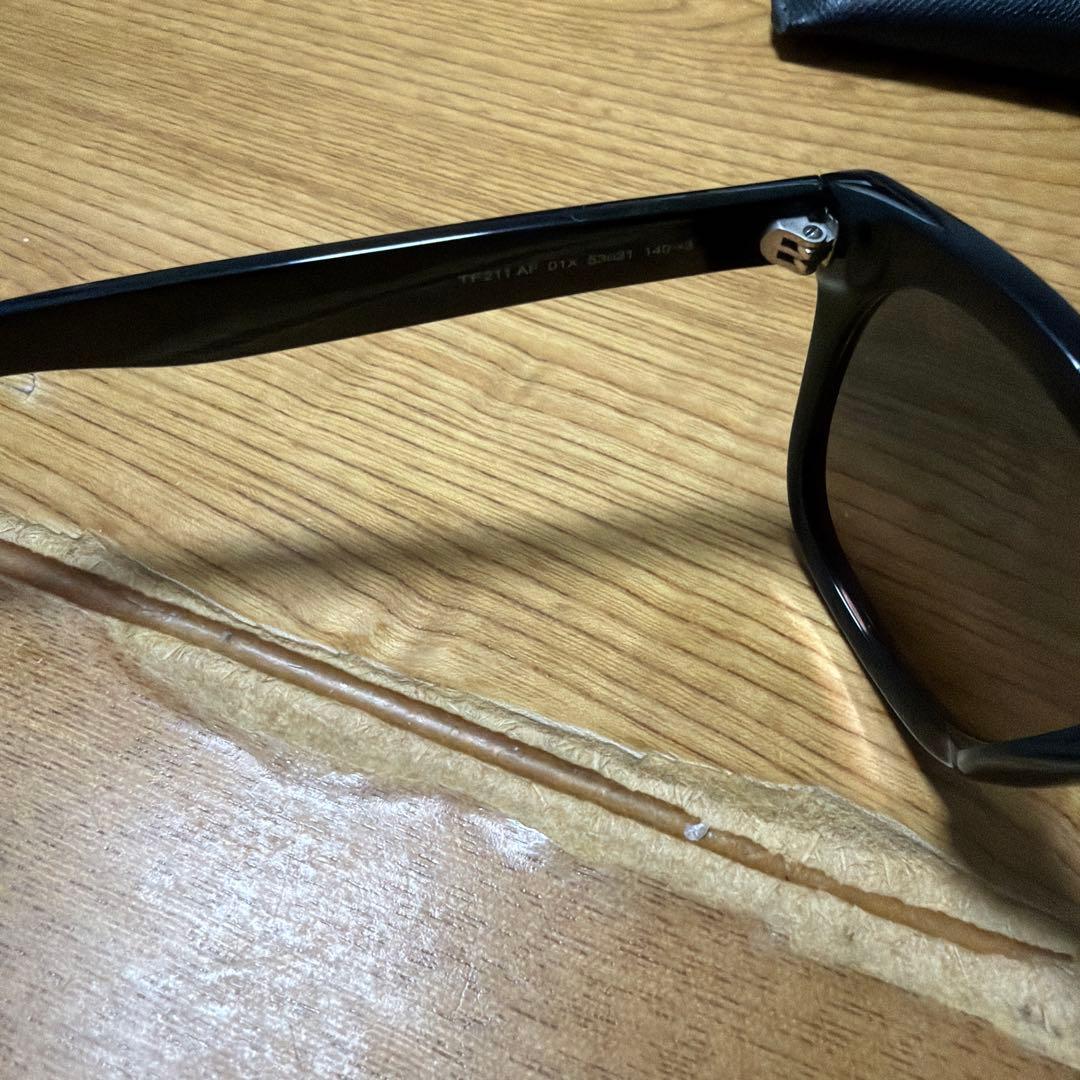 TOM FORD ブラックサングラス　TF211