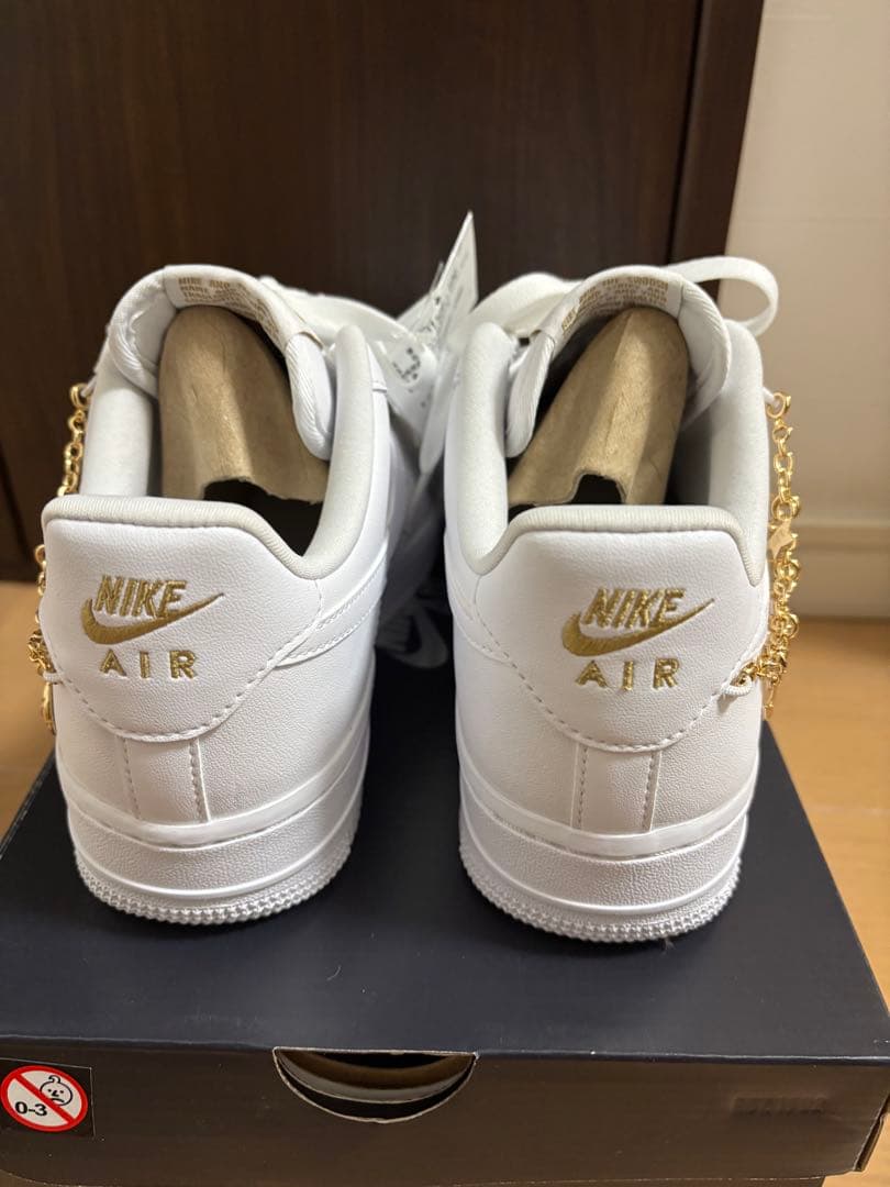 NIKE WMNS AIR FORCE 1 '07 LX ペンダント 24新品