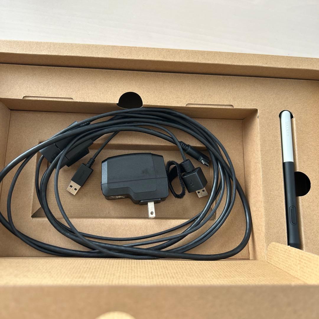Wacom One 液晶ペンタブレット 本体・ペン・コード