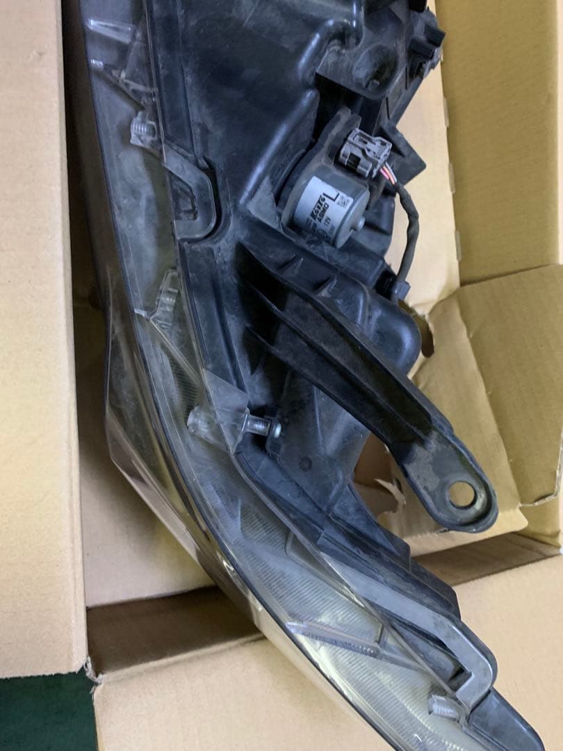 助手席側　左ヘッドライト150系後期型プラド　LED