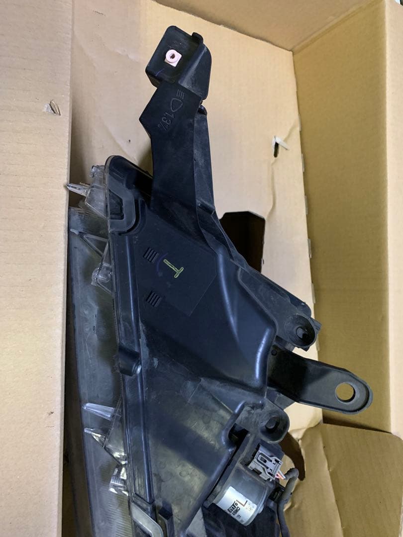 助手席側　左ヘッドライト150系後期型プラド　LED