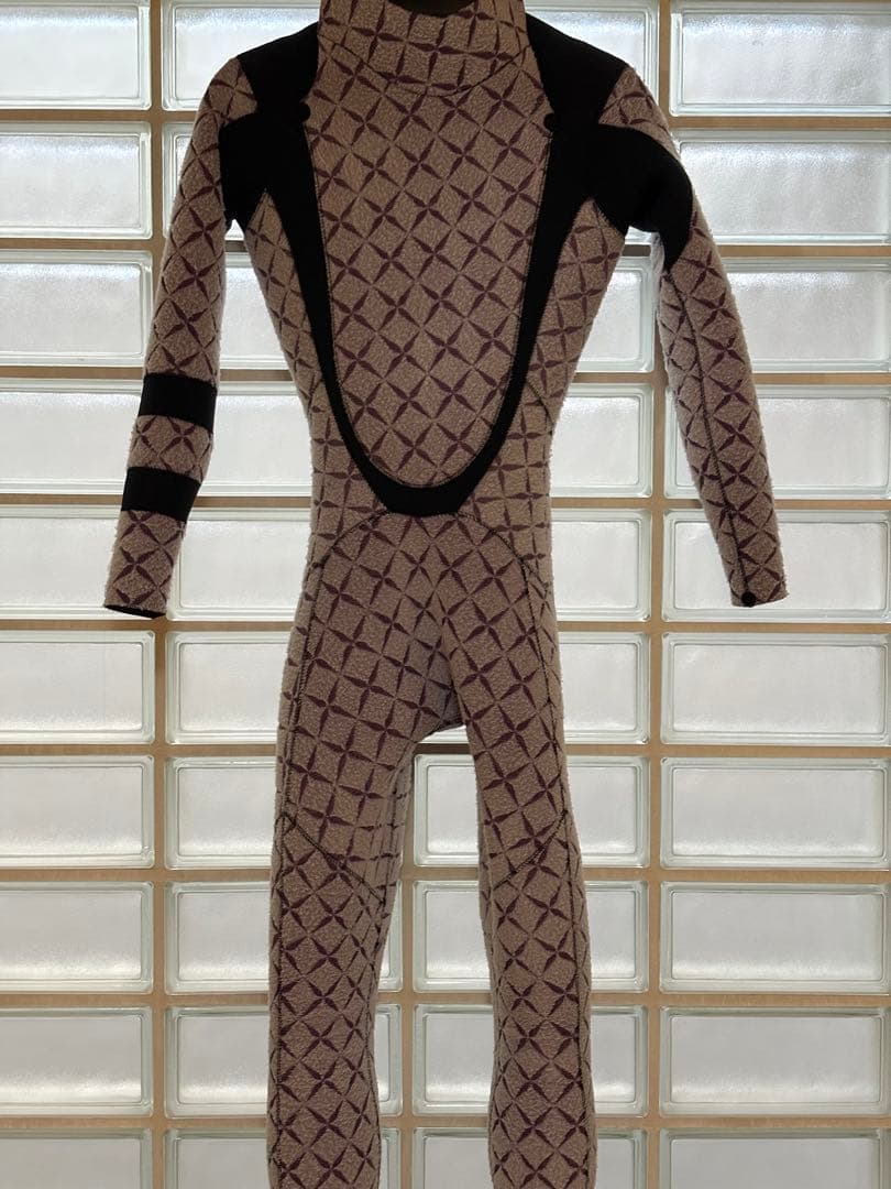 BILLABONG セミドライ ウェットスーツ バックジップ 5×3ミリ