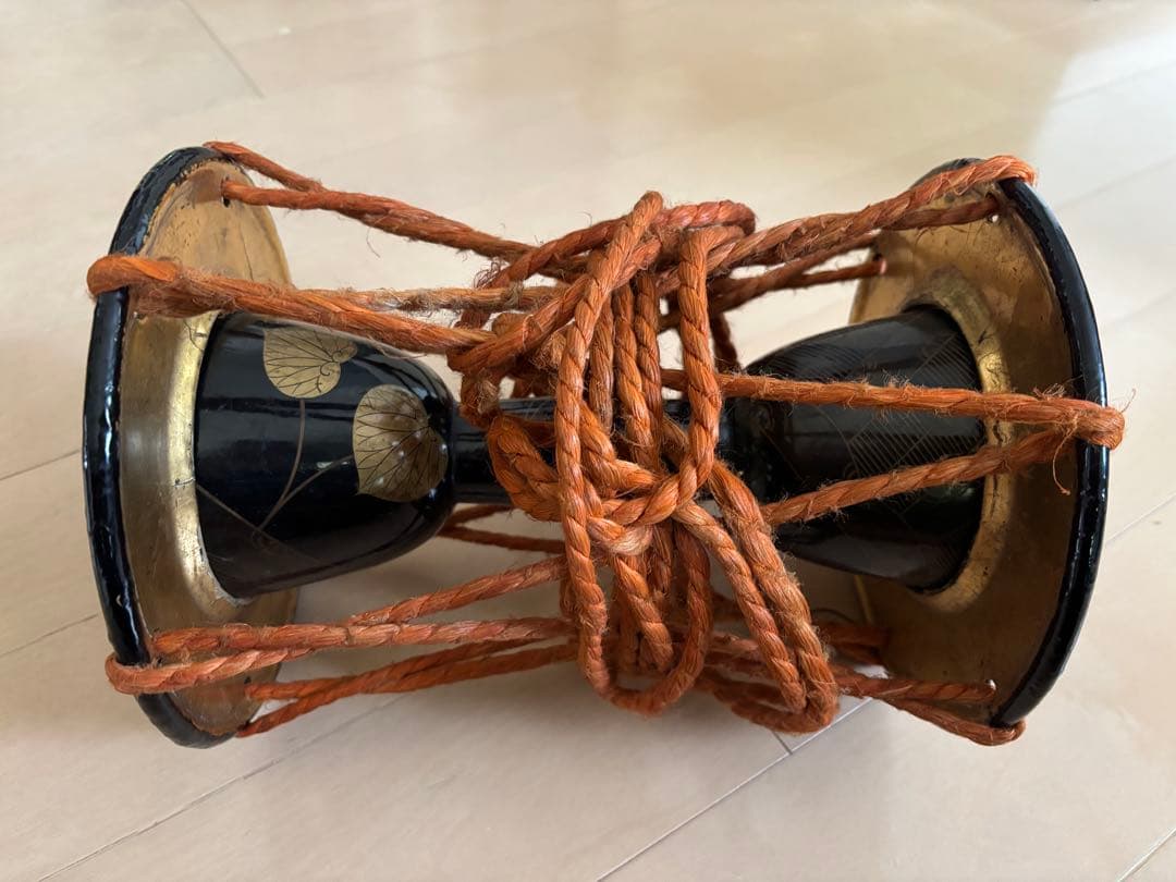 和楽器 鼓 木製 黒と金 約30cm