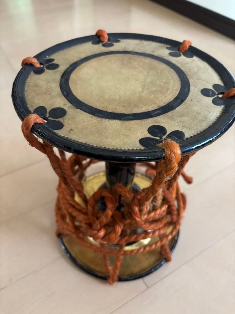 和楽器 鼓 木製 黒と金 約30cm