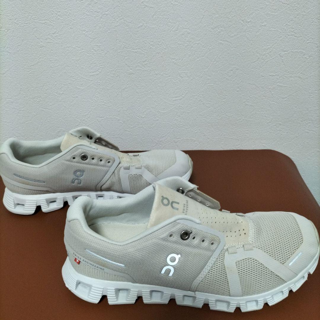 on オフホワイト　ベージュ クラウド　Cloud5 レディース　US W8.5