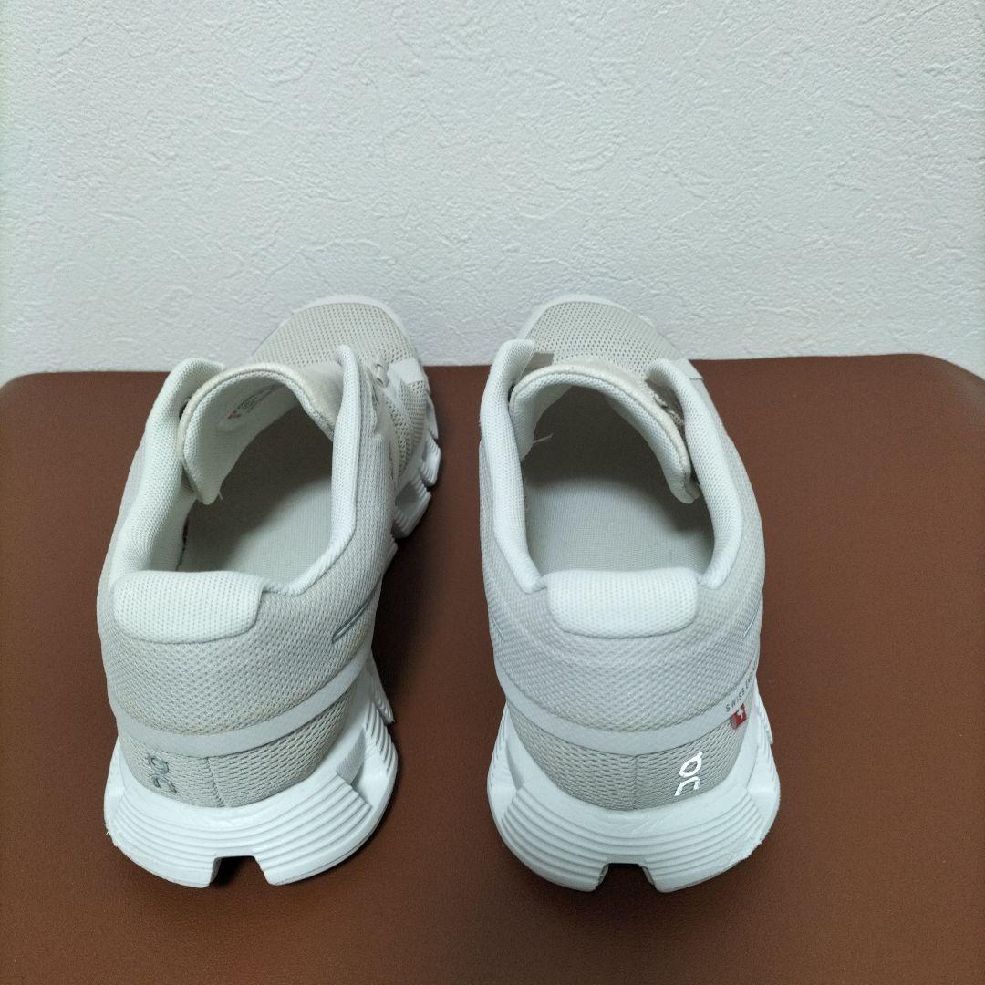 on オフホワイト　ベージュ クラウド　Cloud5 レディース　US W8.5