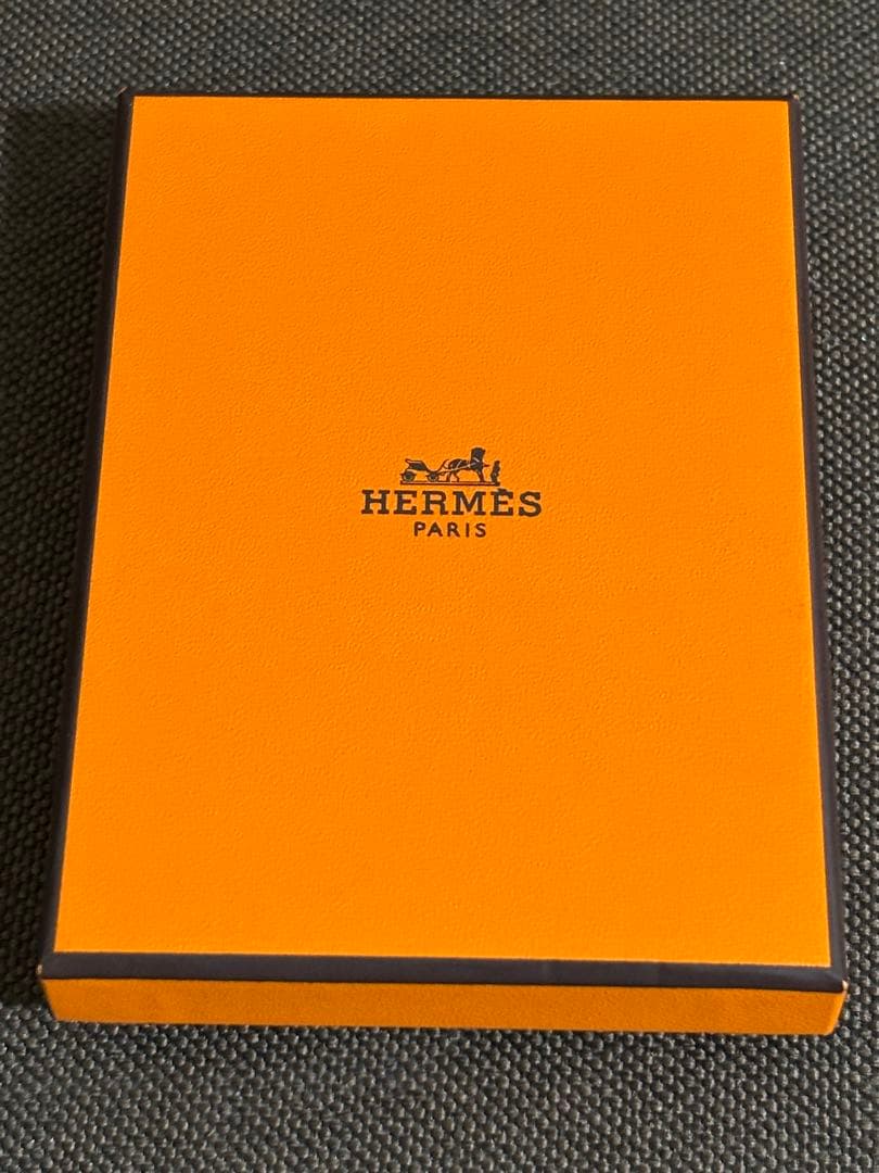 エルメスpetit h プティアッシュチャームチワワ